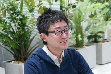 情報システム部 四坂 直大 氏